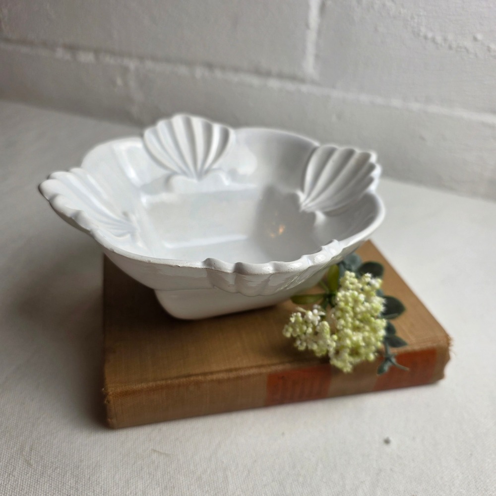 Vintage California Pottery L40 USA White Ceramic Seashell Scalloped Edge Bowl